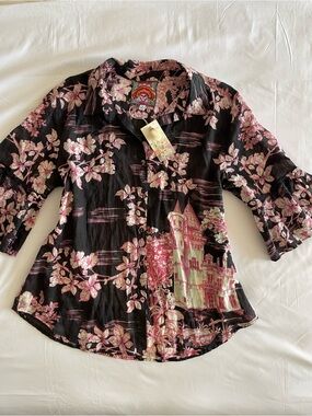 Women’s Floral Castle-Print Button-Up Top - Black & Pink